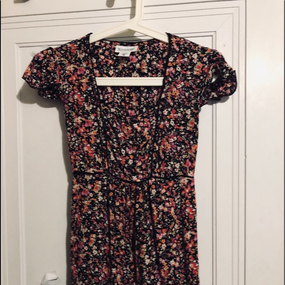 MOTHERHOOD MATERNITY TOP SMALL - Picture 1 of 8